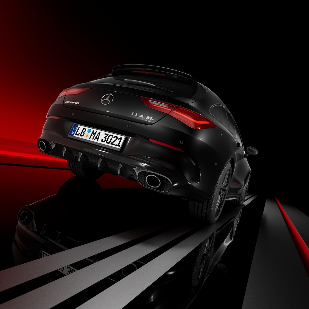 Seitenansicht eines Mercedes-AMG CLA 35 4MATIC Shooting Brake von vorne und hinten.