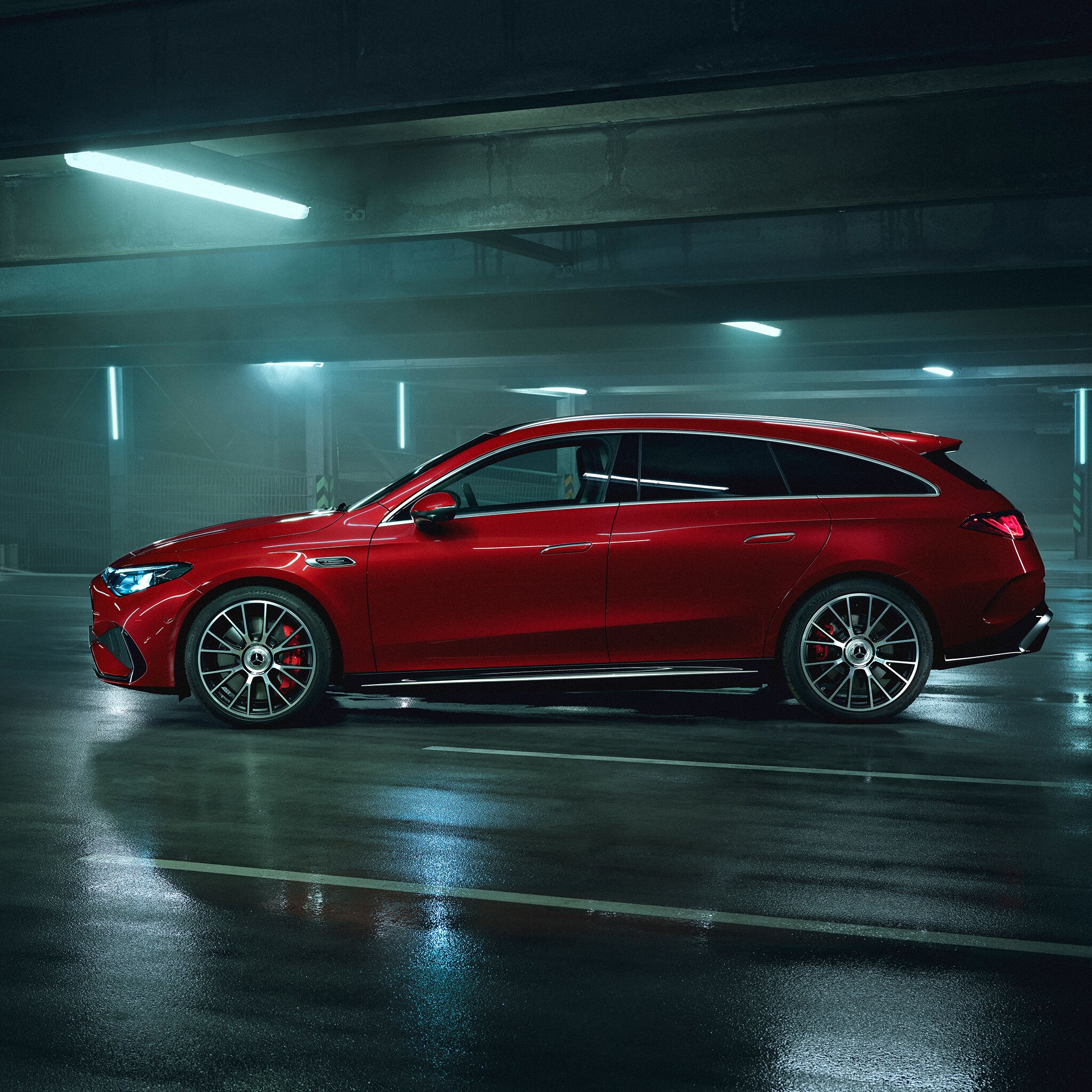 Das Exterieur des neuen Mercedes-AMG CLA 45 4MATIC+ Shooting Brake electric.