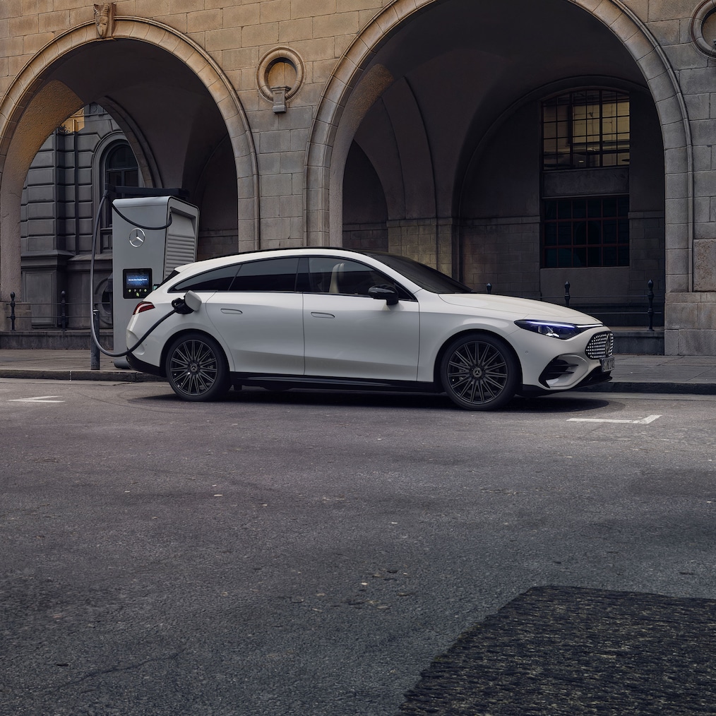 Das neue Cockpit mit MBUX Superscreen im Innenraum des elektrischen CLA Shooting Brake mit EQ Technologie.