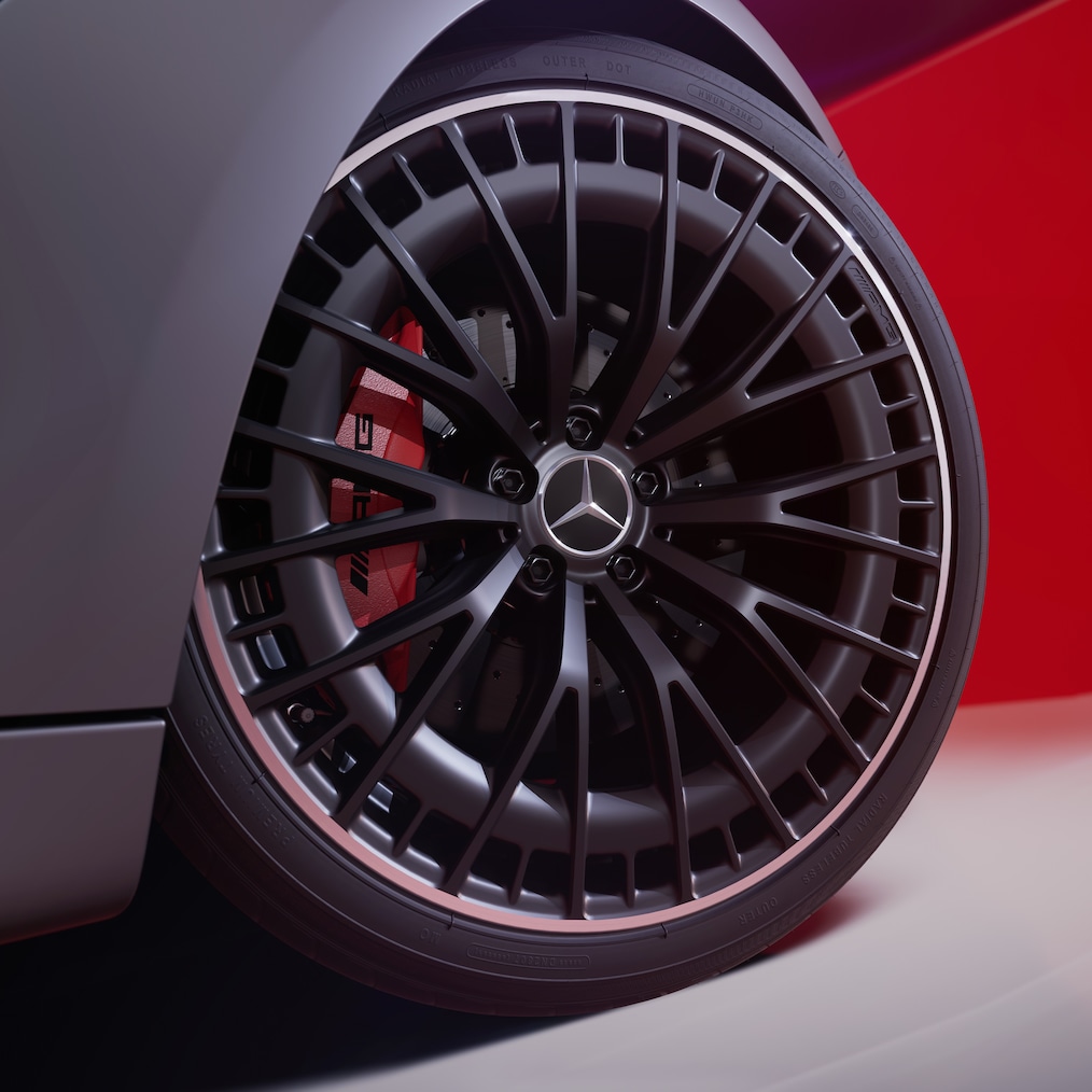 Nahaufnahme eines 50,8 cm (20") AMG Leichtmetallrads (RTM, RTN) oder Schmiederads (RVQ, RVR, RVS).