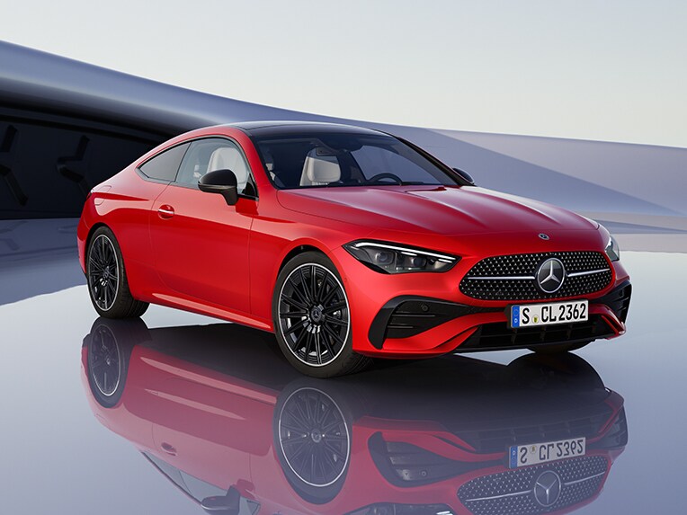 Das CLE Coupé von Mercedes-Benz in seitlicher Frontansicht.