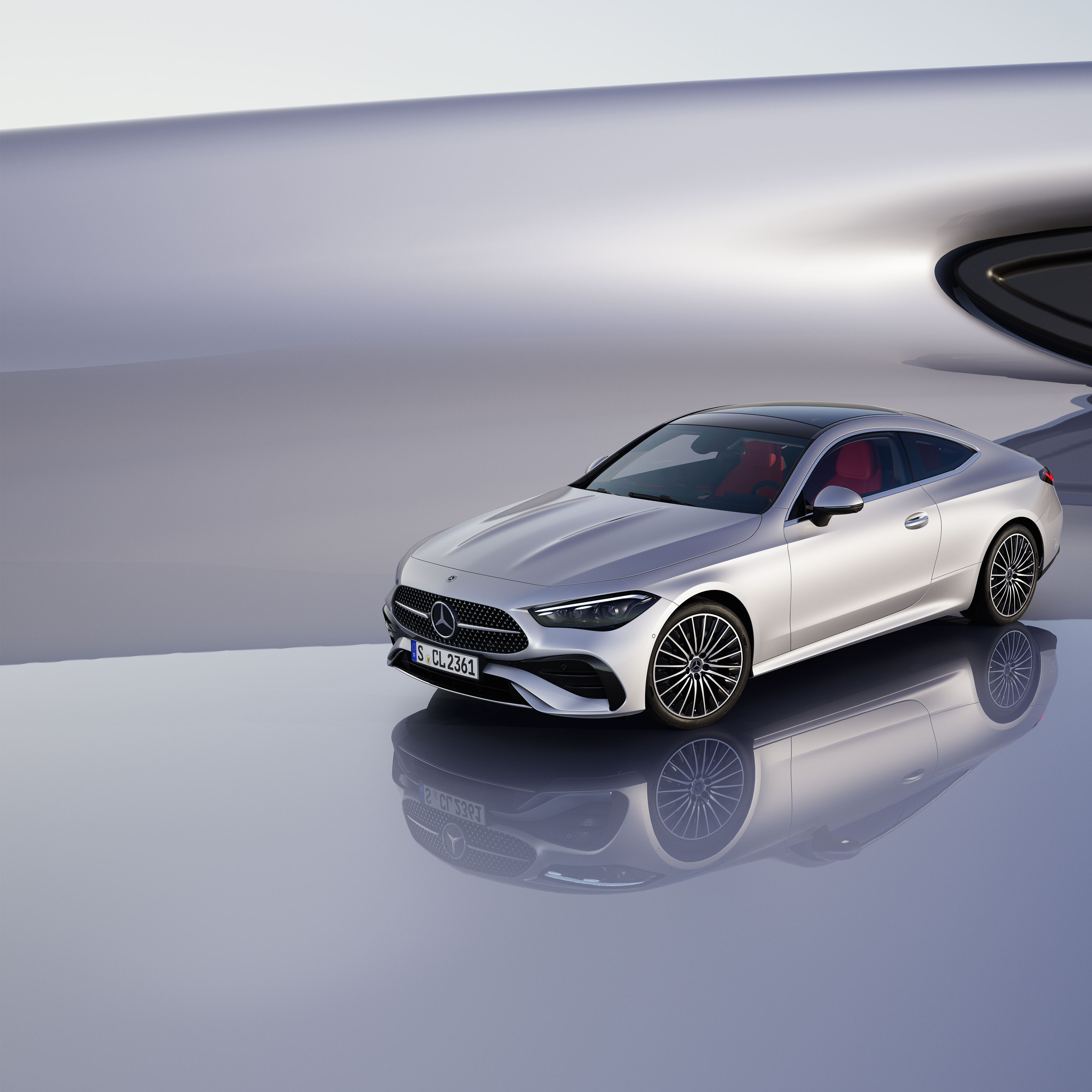 Coupé | Mercedes-Benz Das Mercedes-Benz CLE Coupé vor einem hellen Hintergrund. Das Fahrzeug spiegelt sich im Boden.