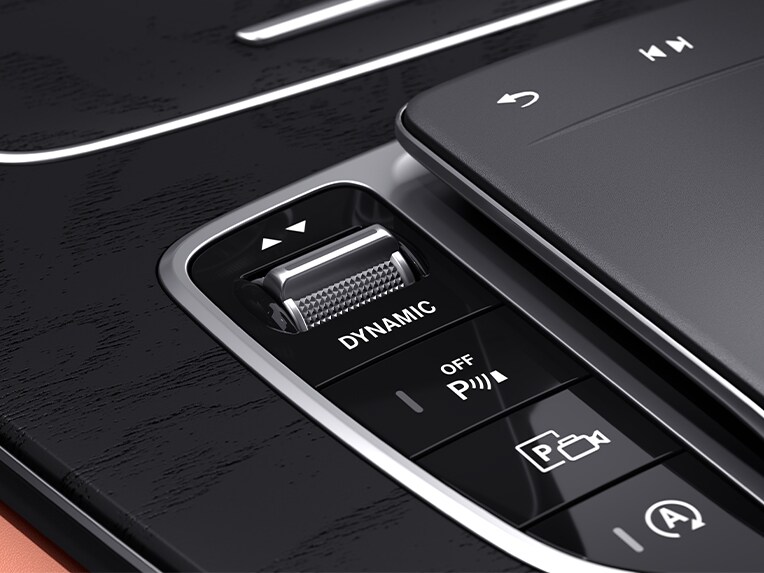 Eine Veranschaulichung von DYNAMIC SELECT im Mercedes-Benz CLS.