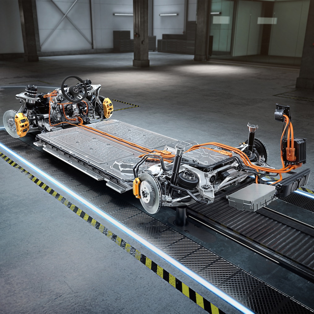 Das Fahrwerk mit Antriebsstrang des Mercedes-AMG EQE+.