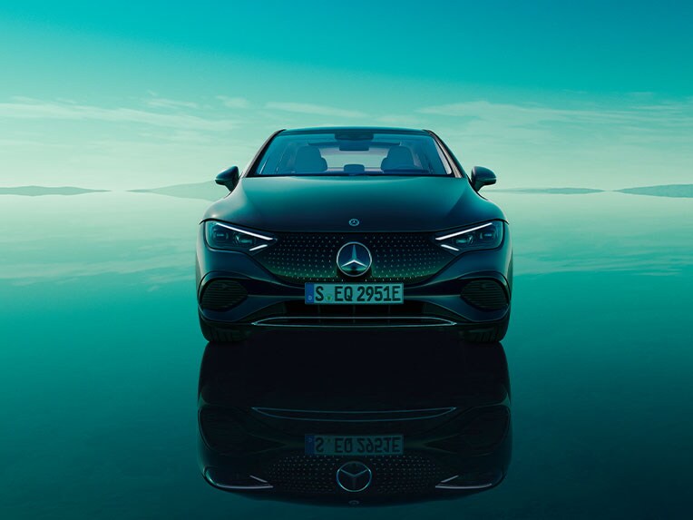 Frontansicht der EQE Limousine von Mercedes-Benz.