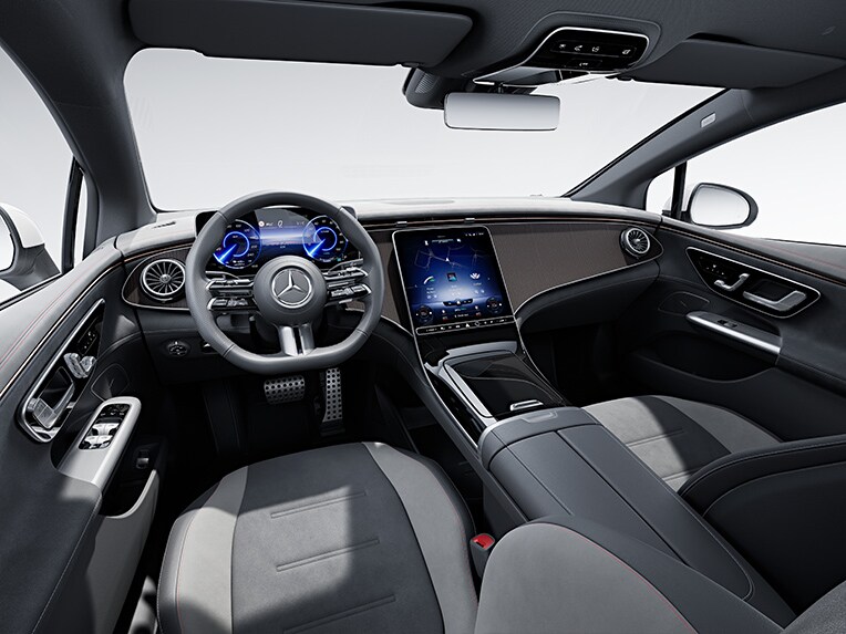 Die EQE Limousine von Mercedes-Benz mit AMG Line Interieur.