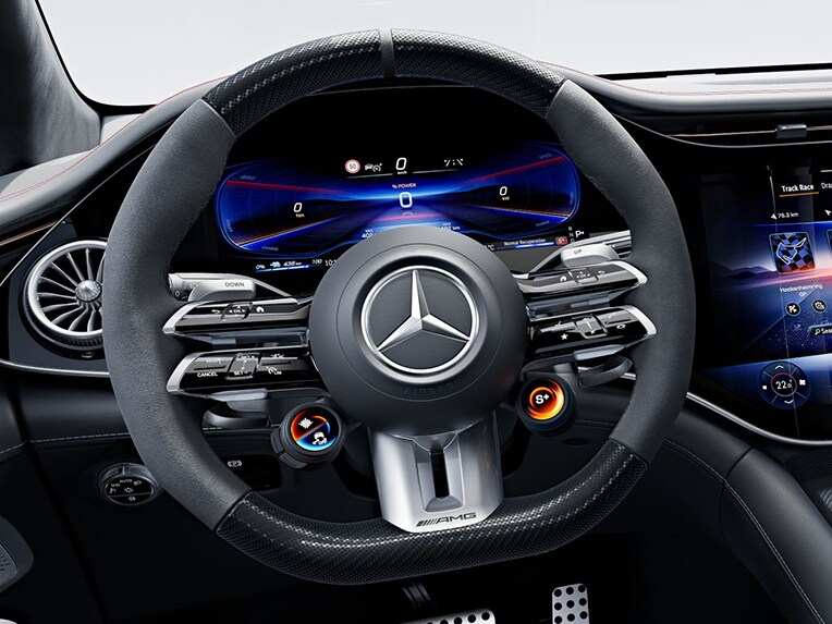 Das AMG Performance Lenkrad in Carbon-Design/Mikrofaser MICROCUT für den Mercedes-AMG EQE SUV.