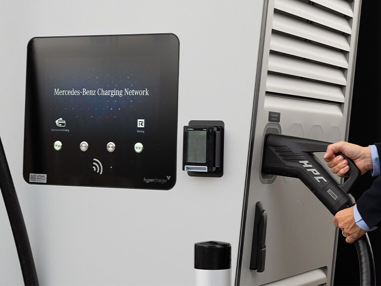 Das Mercedes-Benz Charging Network für den EQE SUV von Mercedes-Benz.
