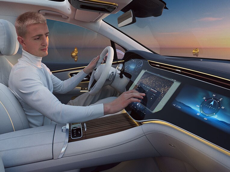 Das Interieur des EQS SUV aus der Beifahrer-Perspektive.