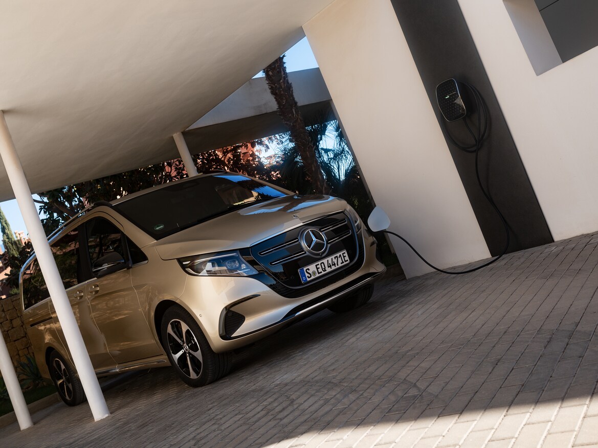 Mit der Mercedes-Benz Wallbox Home wird Ihr Zuhause zur Ladestation.