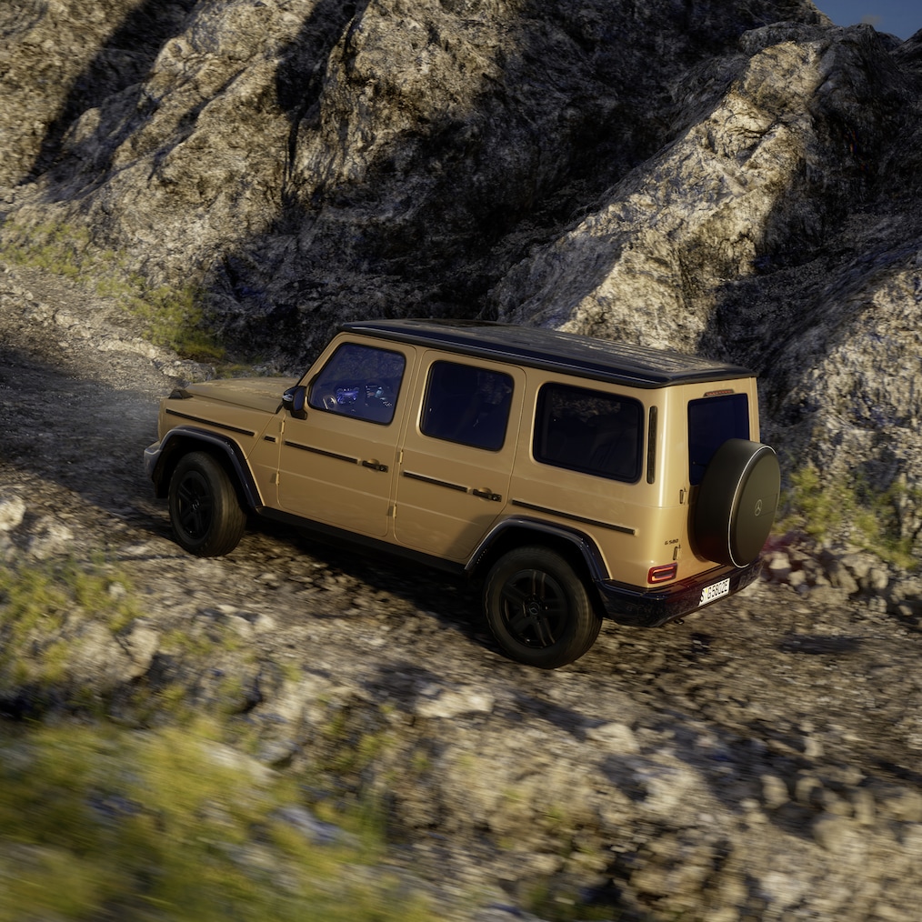 Offroad-spezifische Anzeigen im Instrumentendisplay / Media-Display oder ein Mercedes-Benz G 580 im Gelände.