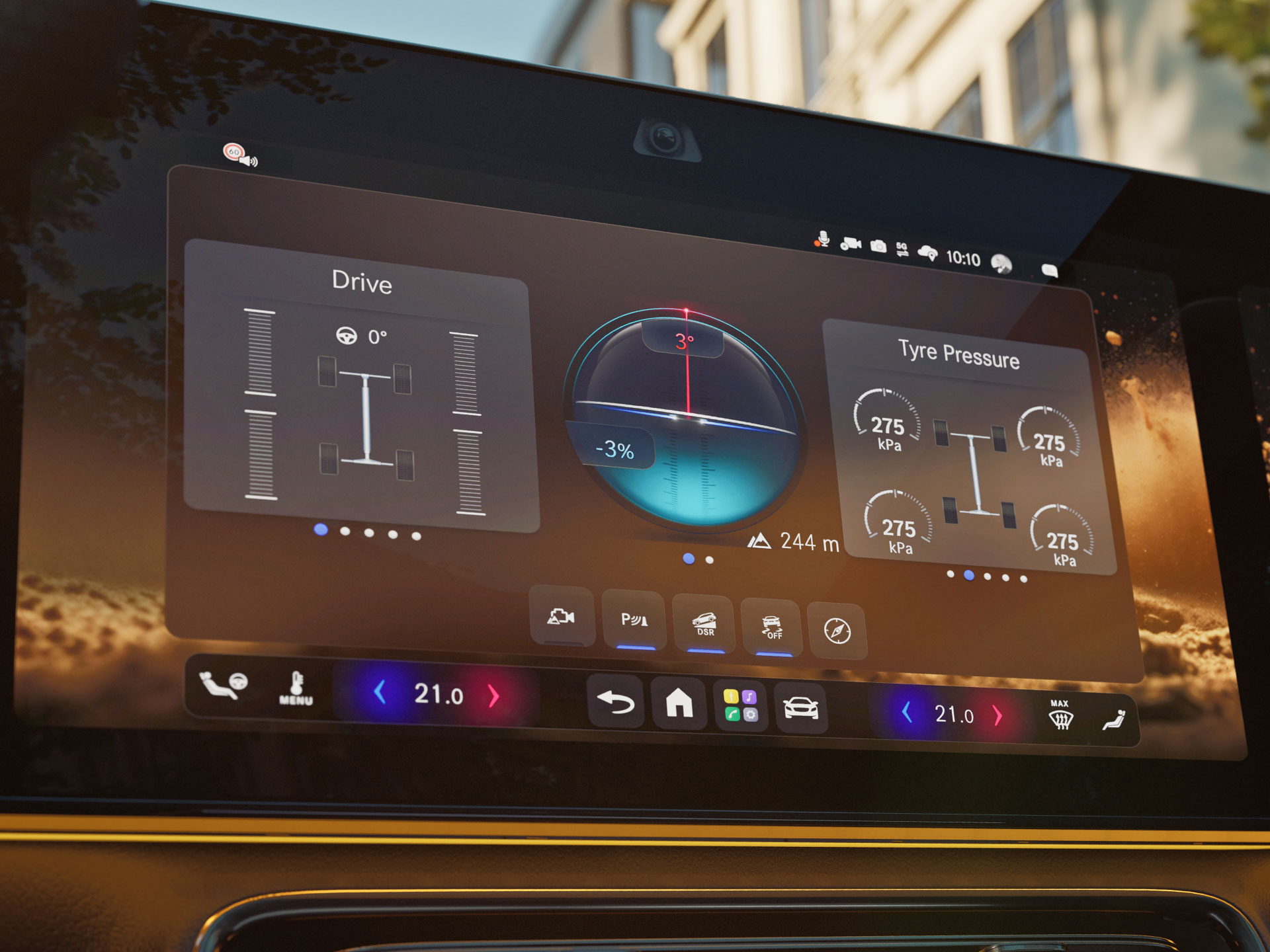Geländefunktionen | Der brandneue elektrische GLA | Mercedes-Benz Der Innenraum des brandneuen elektrischen GLA von Mercedes-Benz mit Fokus auf den MBUX Superscreen, der die transparente Motorhaube zeigt.