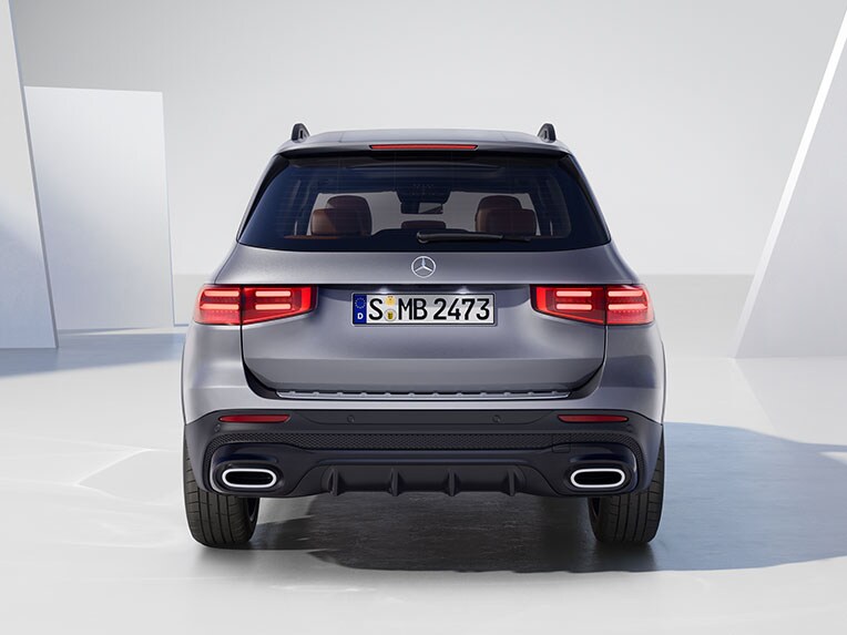 Heckansicht des Mercedes-Benz GLB, der zur Finanzierung bereitsteht.