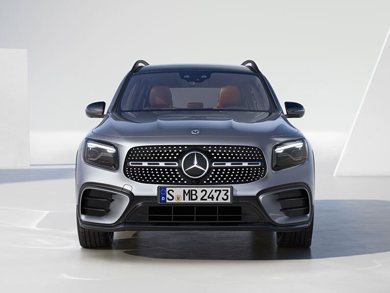 Frontansicht eines Mercedes-Benz GLB SUV, der zum Leasen bereitsteht