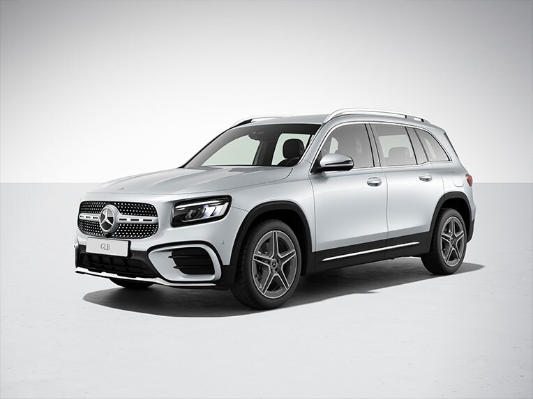 Drei-Viertel-Außenansicht des Mercedes-Benz GLB mit AMG Line.