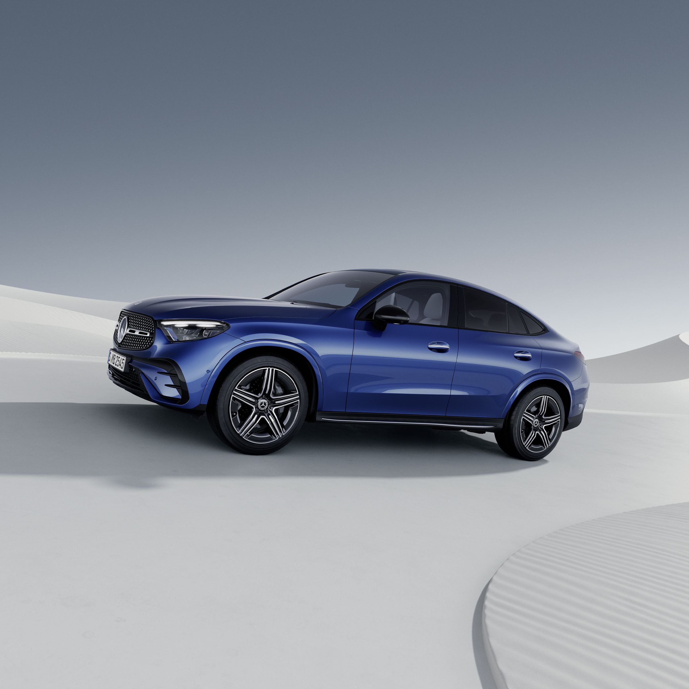 Das Mercedes-Benz GLC Coupé in einer seitlichen Frontansicht.