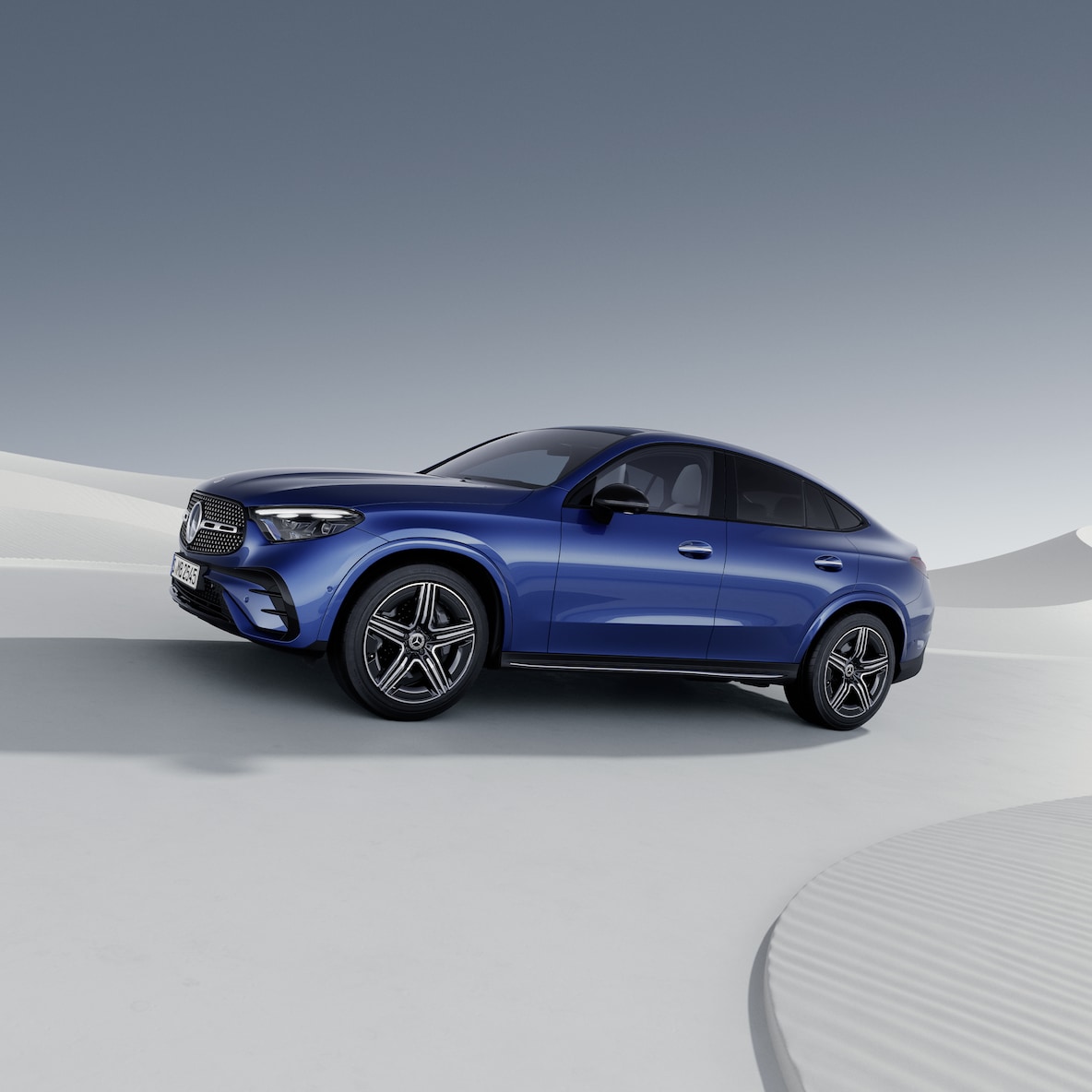 Das Mercedes-Benz GLC Coupé in einer seitlichen Frontansicht.