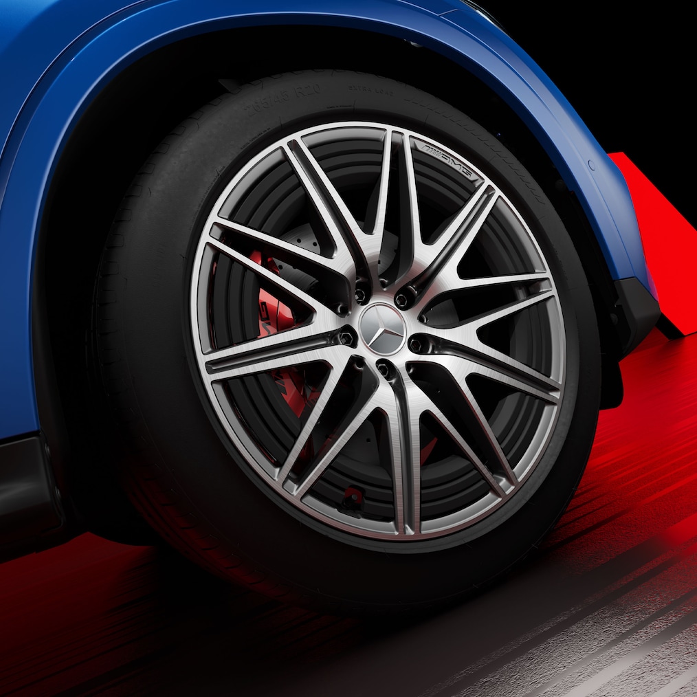 Close-up of the 50.8 cm (20-inch) light-alloy wheels in 10-double-spoke design.