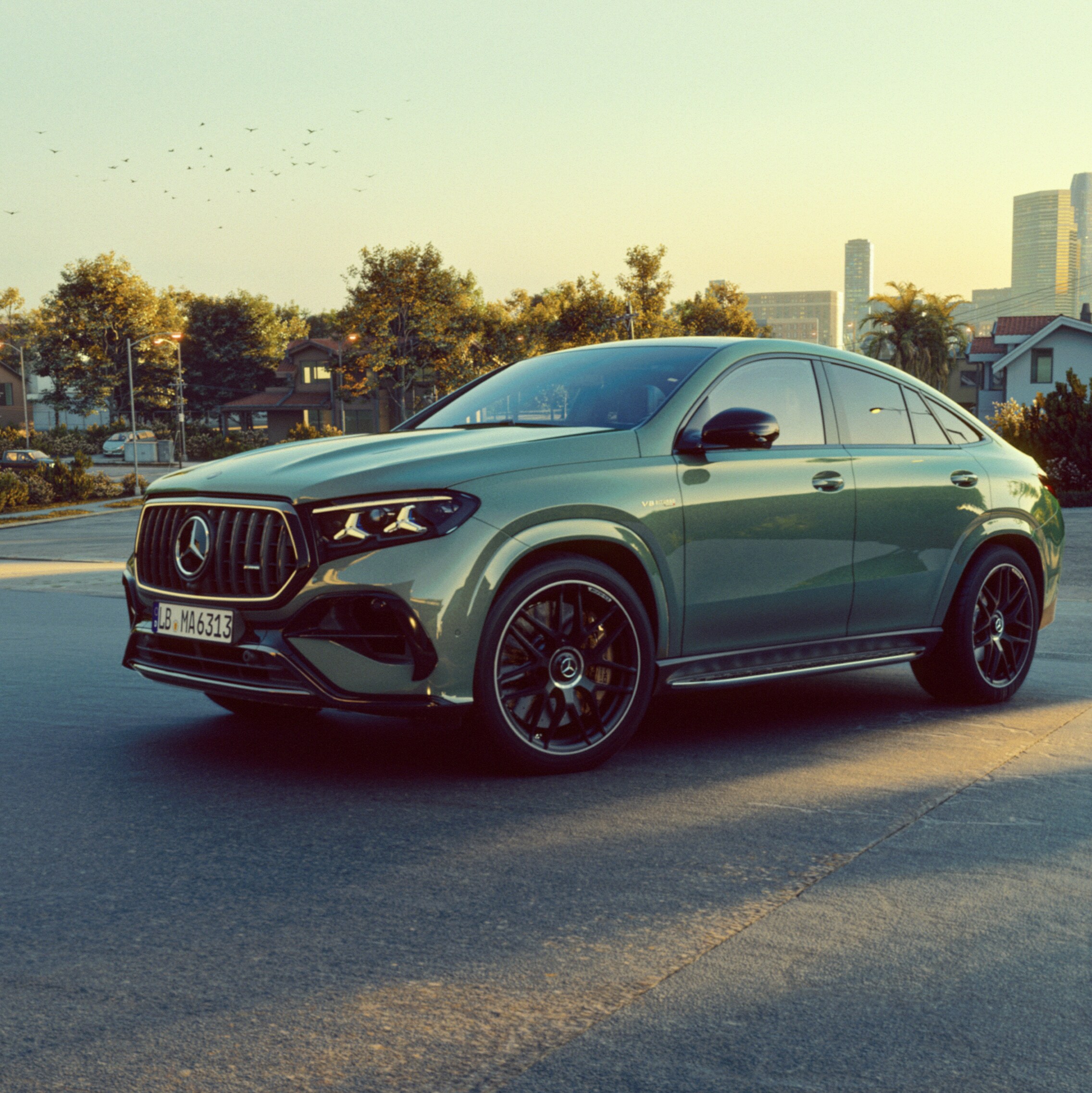 Ein silberner Mercedes-AMG GLC SUV