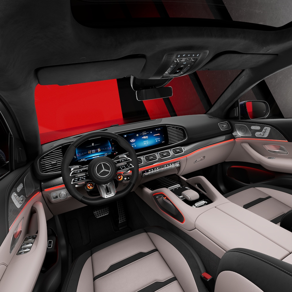 Seitenansicht der Vordersitze und des Cockpits eines Mercedes-AMG GLE Coupés.