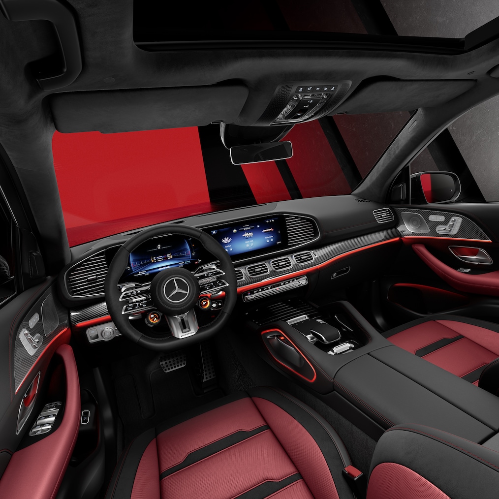 Die Vordersitze und das Cockpit eines Mercedes-AMG GLE SUV in der Seitenansicht.