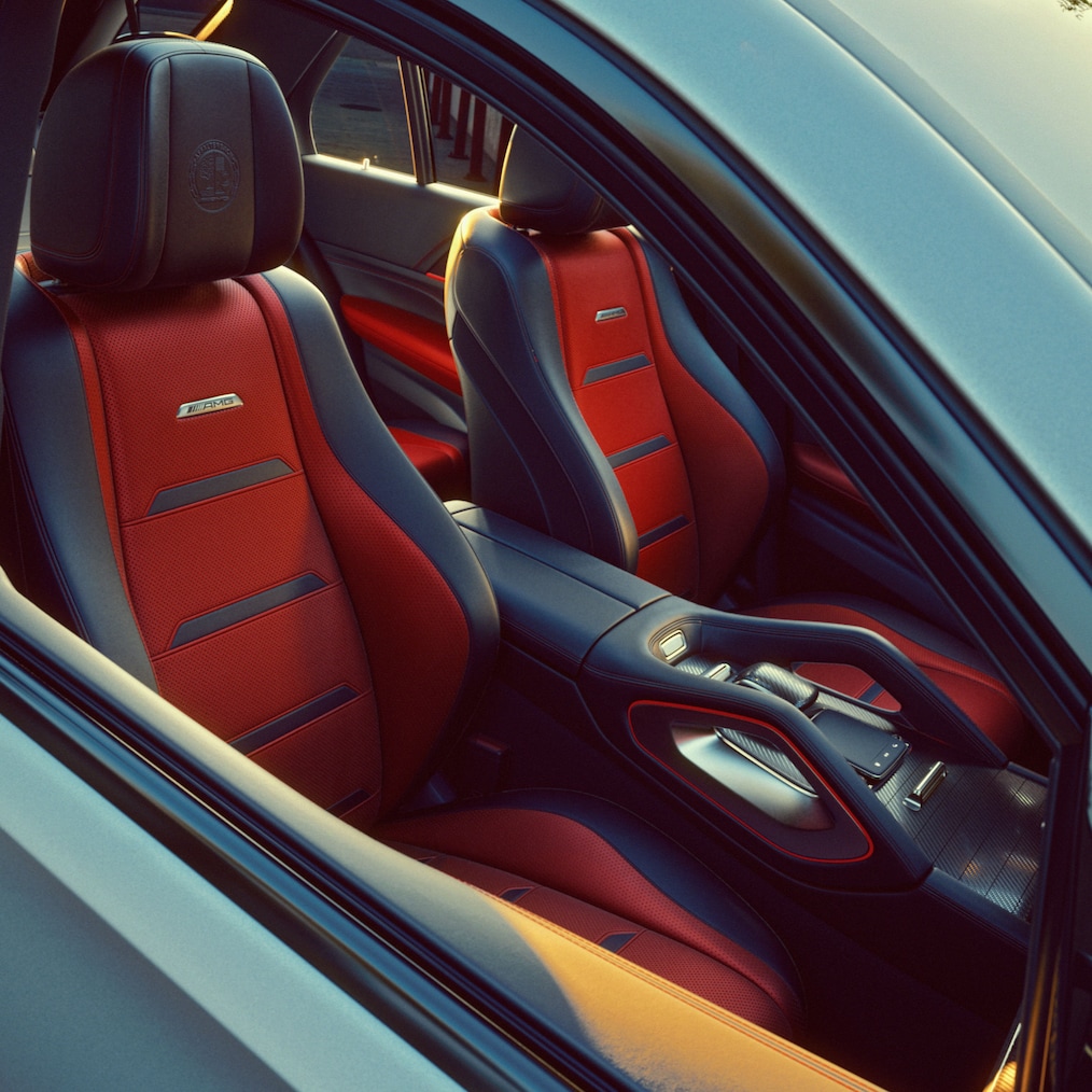Der Fahrerraum mit AMG Sitzen in einem GLE 63 von Mercedes-AMG.