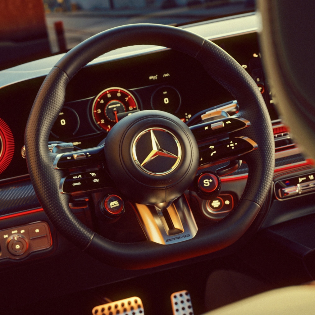 Das Lenkrad mit zahlreichen Funktionen des GLE 63 von Mercedes-AMG.