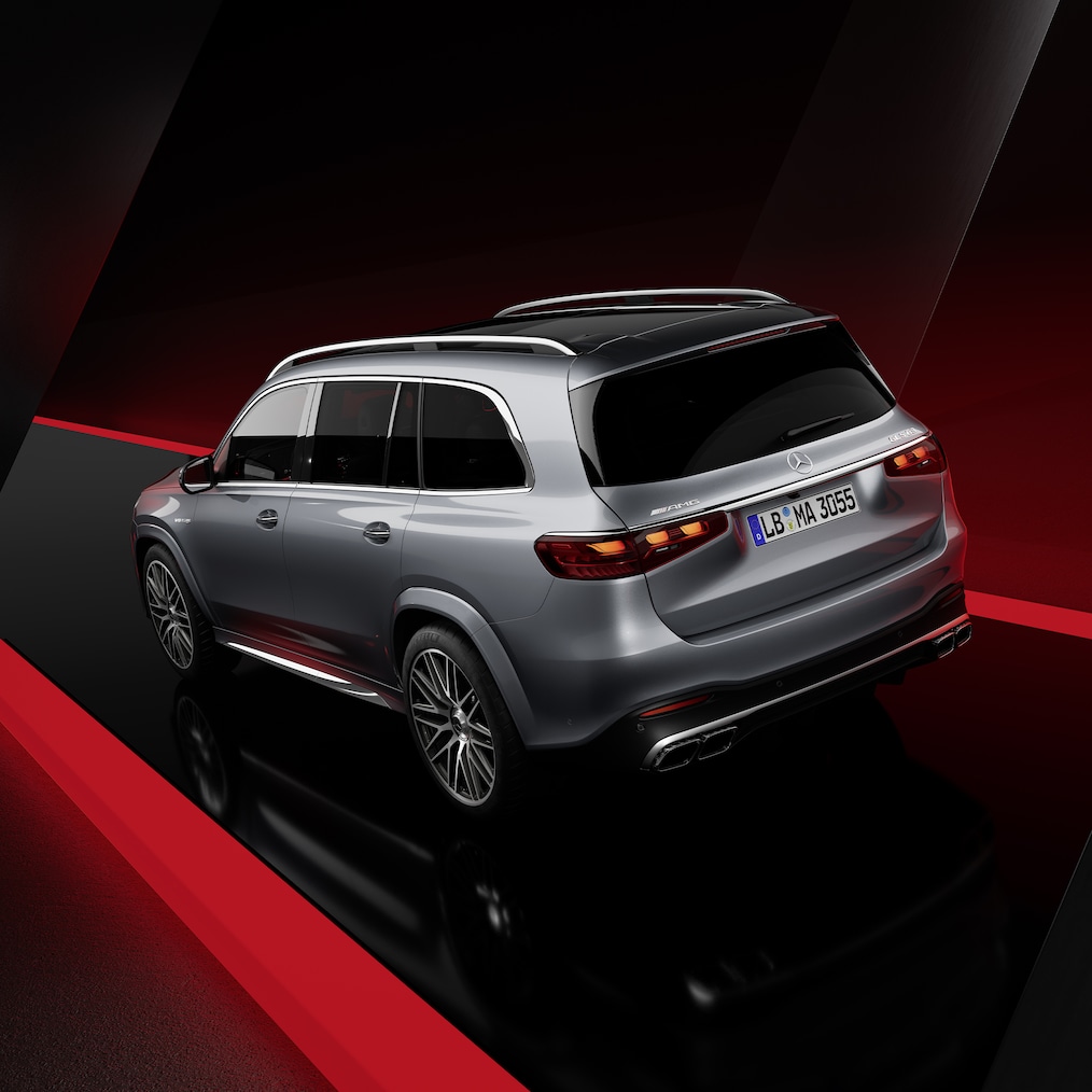Ein weiterer dynamischer Blick auf einen Mercedes-AMG GLS 63 4MATIC+ (Fahraufnahme).