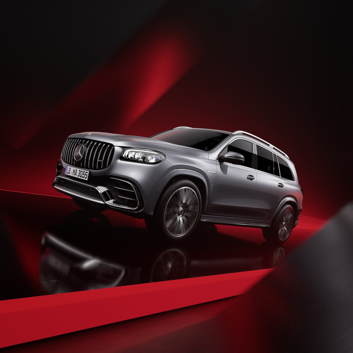 Frontale Seitenansicht des Mercedes-AMG GLS 63 4MATIC+, vorzugsweise in einer Magno-Lackierung