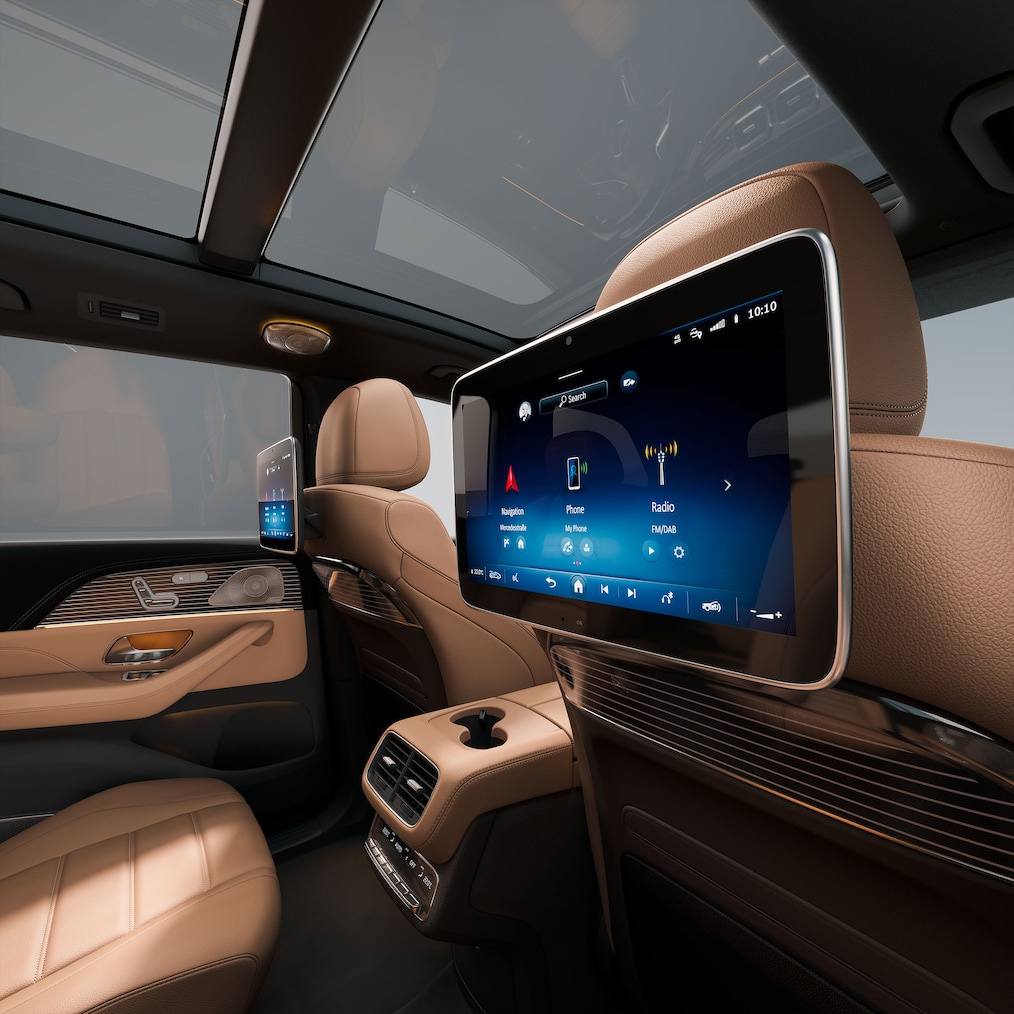 MBUX High-End Fond-Entertainment im Fahrzeuginnenraum des neuen GLS.