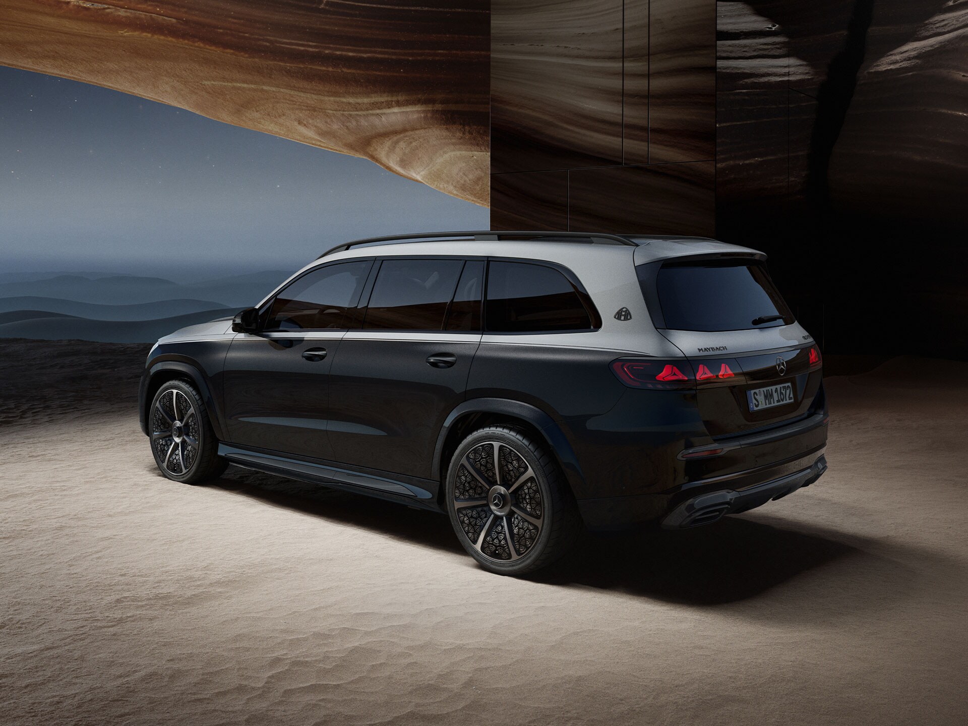 Der GLS von Mercedes-Maybach mit der Option 'Night Series' in dunkler Lackierung.