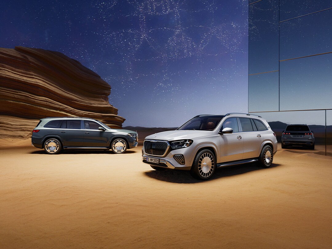 Draufsicht auf den Mercedes-Maybach GLS SUV mit goldener Motorhaube.