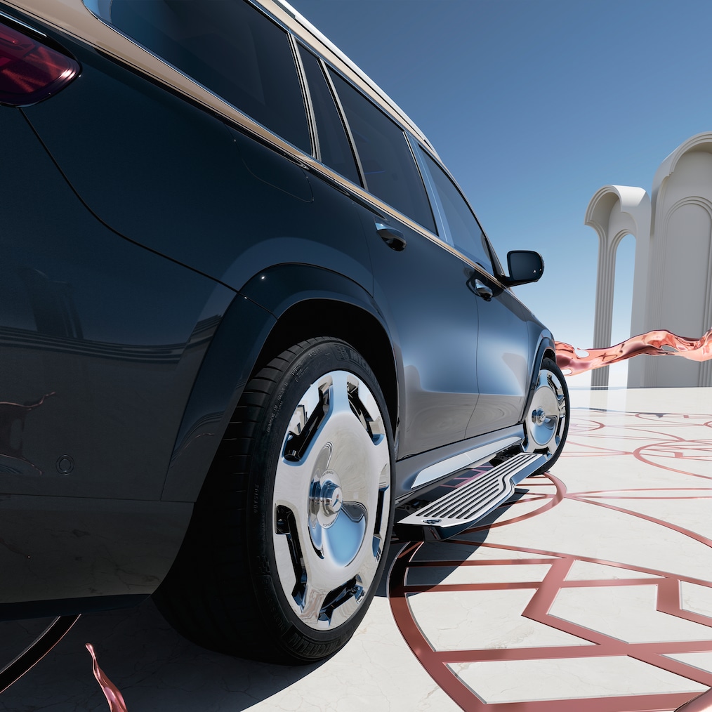Senkrechter Blick von oben auf den Mercedes-Maybach GLS 600 mit geöffneten Türen und ausgefahrenen Trittbrettern.