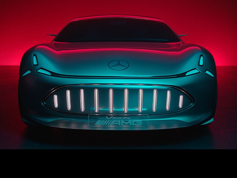 Ein Mercedes-AMG Fahrzeug in Frontansicht.