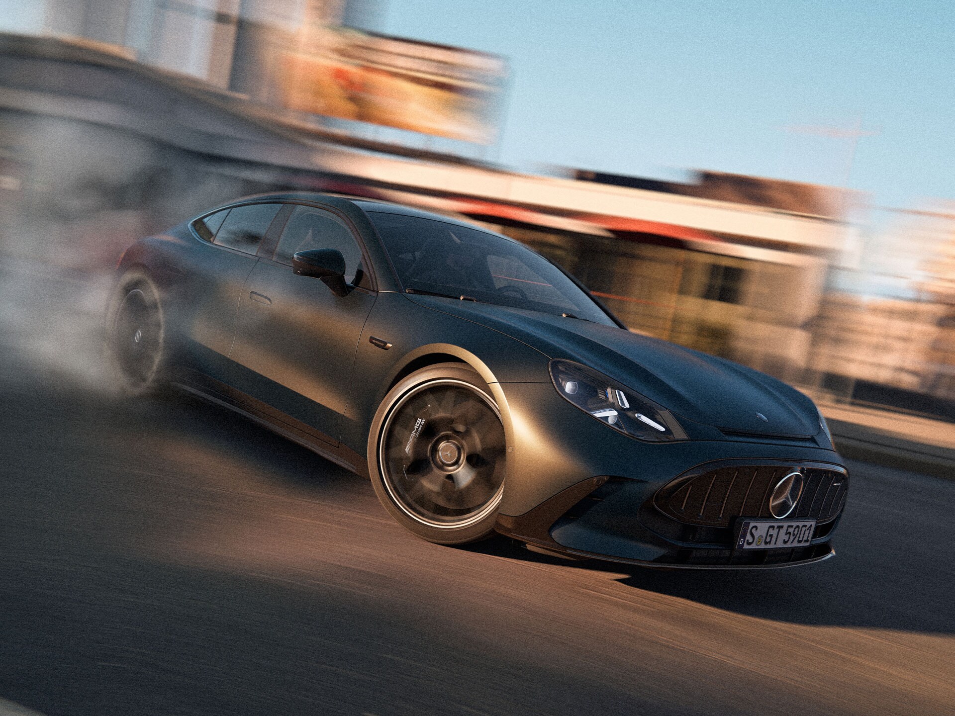 Ein schwarzer Mercedes-AMG GT 4-Türer Coupé beim Driften mit rauchenden Hinterreifen.