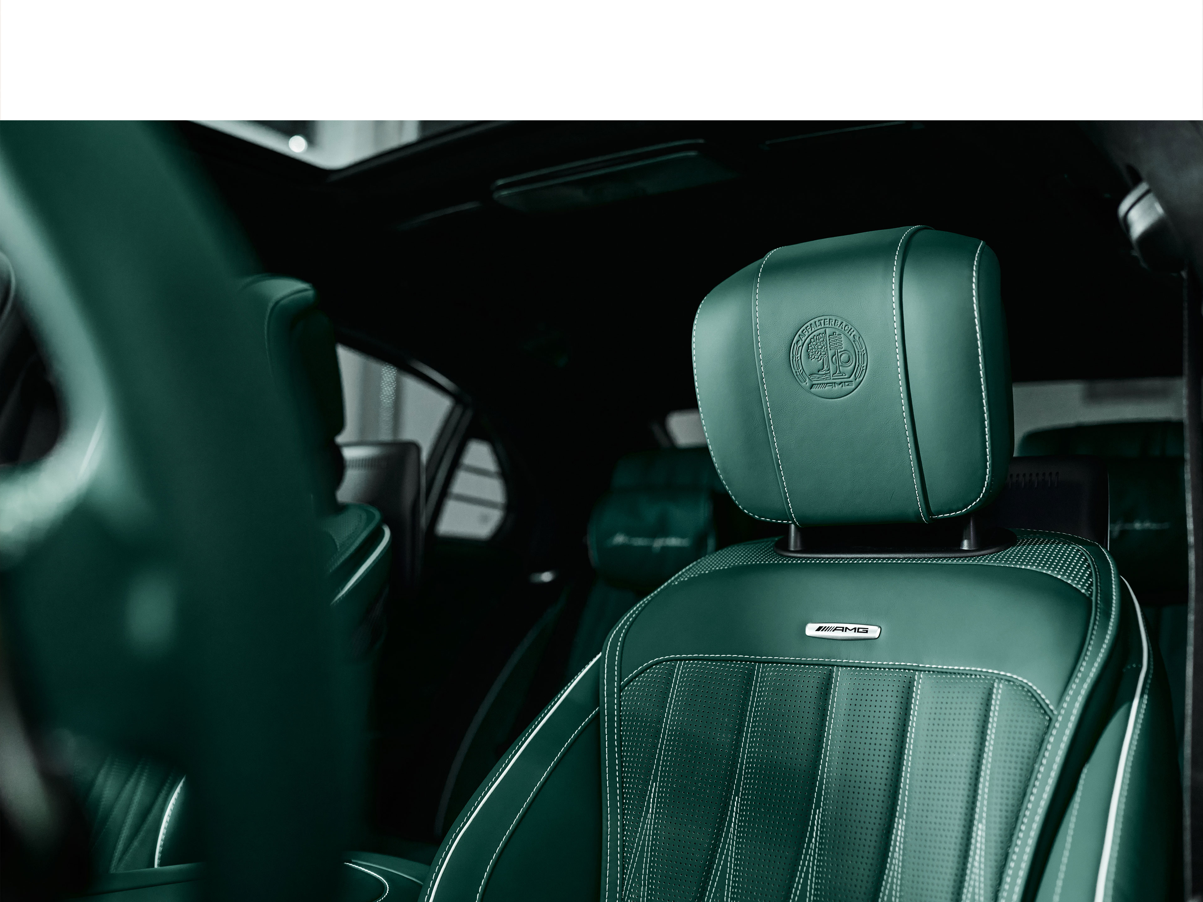 MANUFAKTUR | Mercedes-AMG Ein grüner Sitz in der made to measure-Variante der MANUFAKTUR.