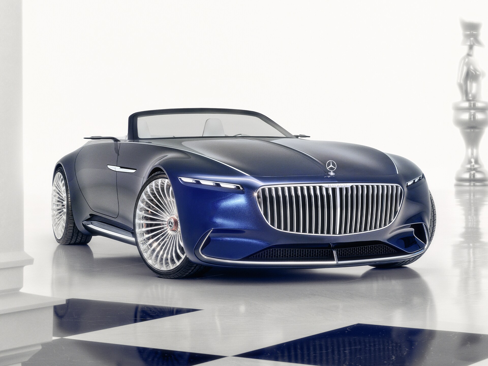 Das Vision 6 Cabriolet und Coupé in strahlendem Blau von Mercedes-Maybach.