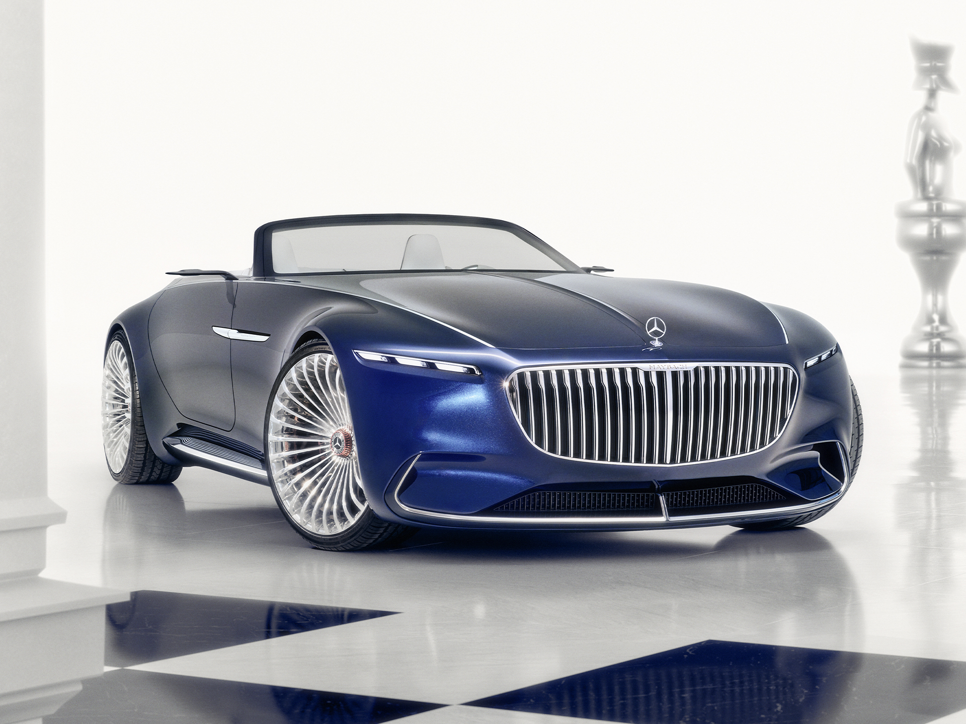 Marke | Mercedes-Maybach Das Vision 6 Cabriolet und Coupé in strahlendem Blau von Mercedes-Maybach.