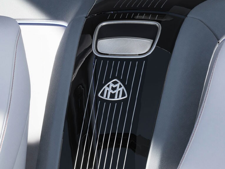 Zierelemente aus Holz im Innenraum eines Mercedes-Maybach.
