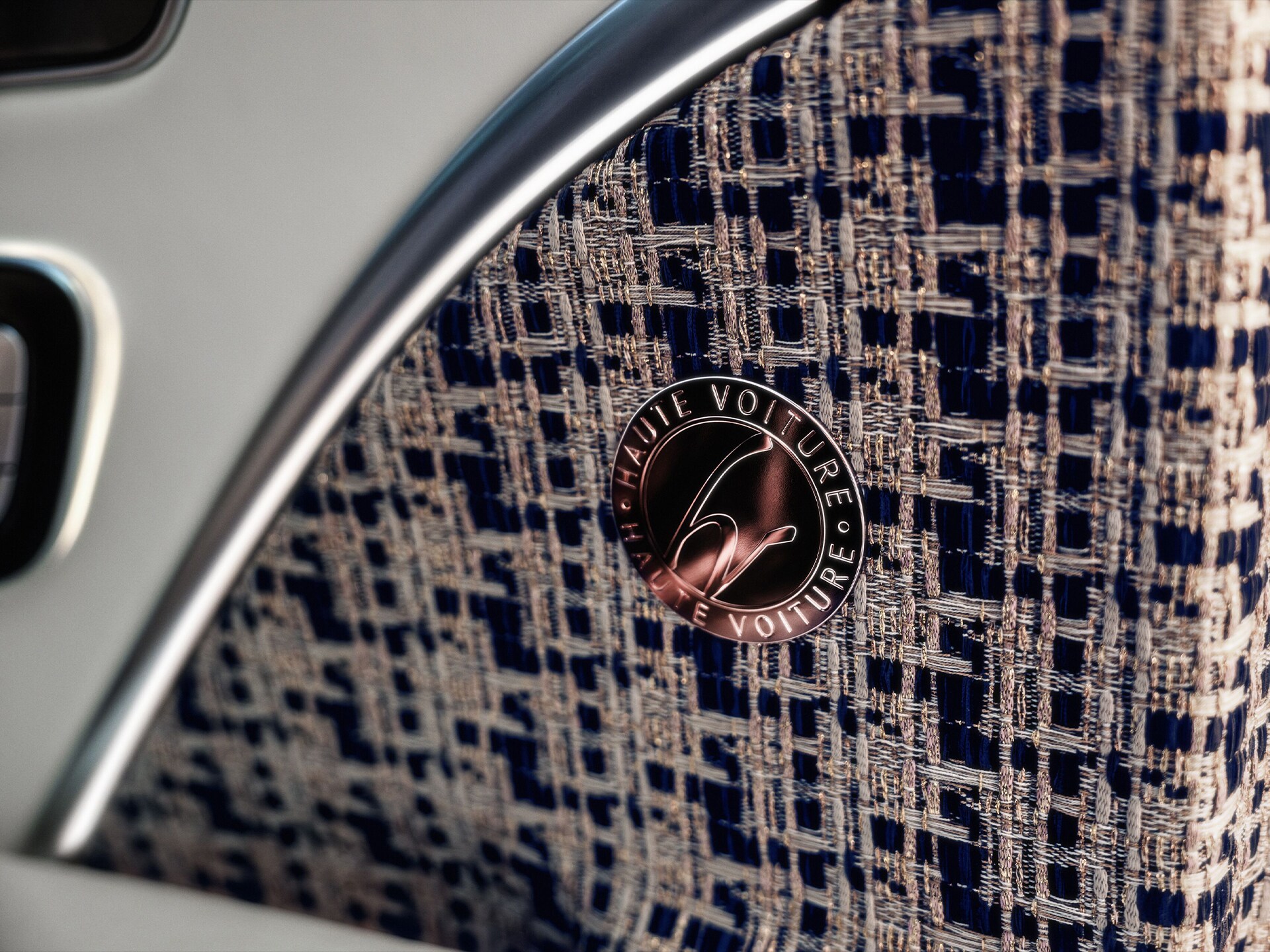 Die Handwerkskunst der Mercedes-Maybach Fahrzeuge mit einem Tweed-Detail.