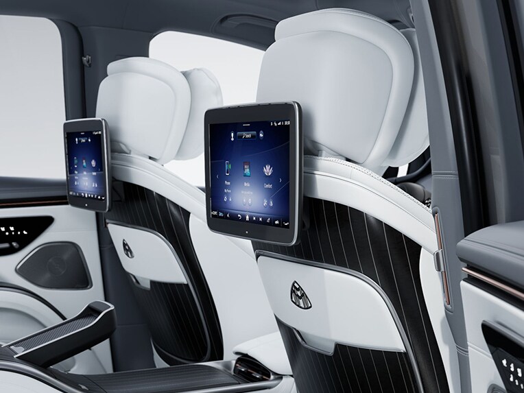 Die MANUFAKTUR Lehnenverkleidung im Innenraum des luxuriösen Mercedes-Maybach EQS SUV.