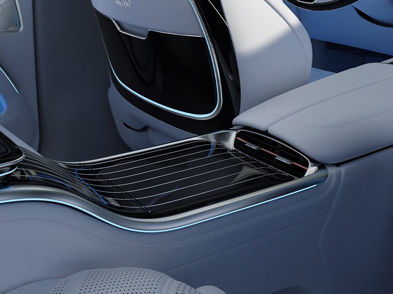 Zierelemente aus nachhaltigem Holz im Innenraum des luxuriösen Mercedes-Maybach EQS SUV.