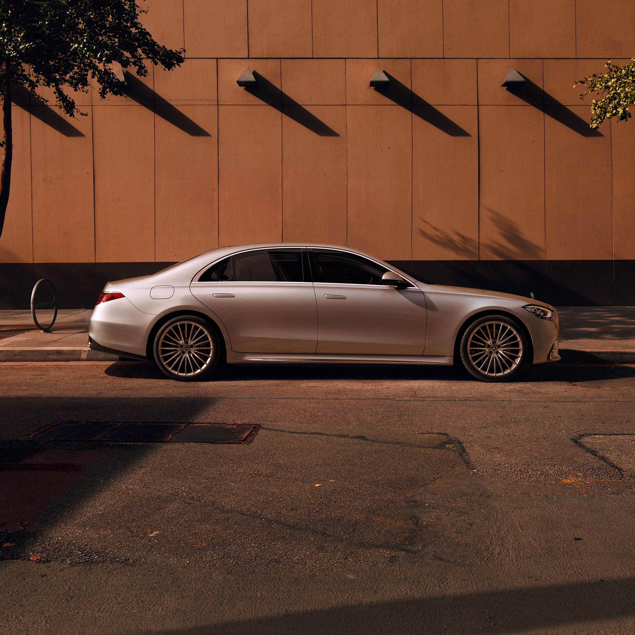 Seitenansicht der Mercedes-Benz S-Klasse Limousine Lang.