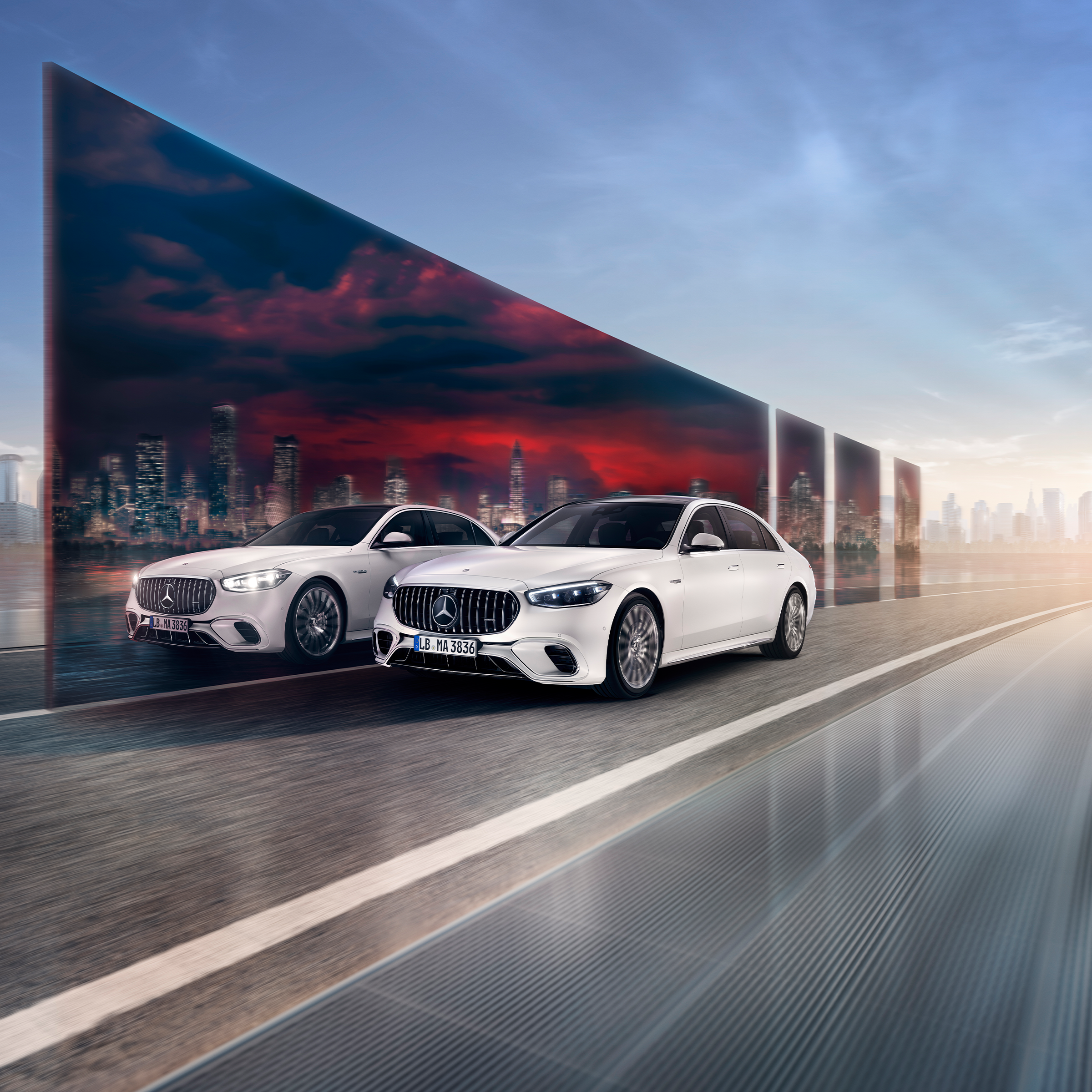 Dynamischer Blick auf den Mercedes-AMG S 63 E PERFORMANCE (Fahraufnahme).