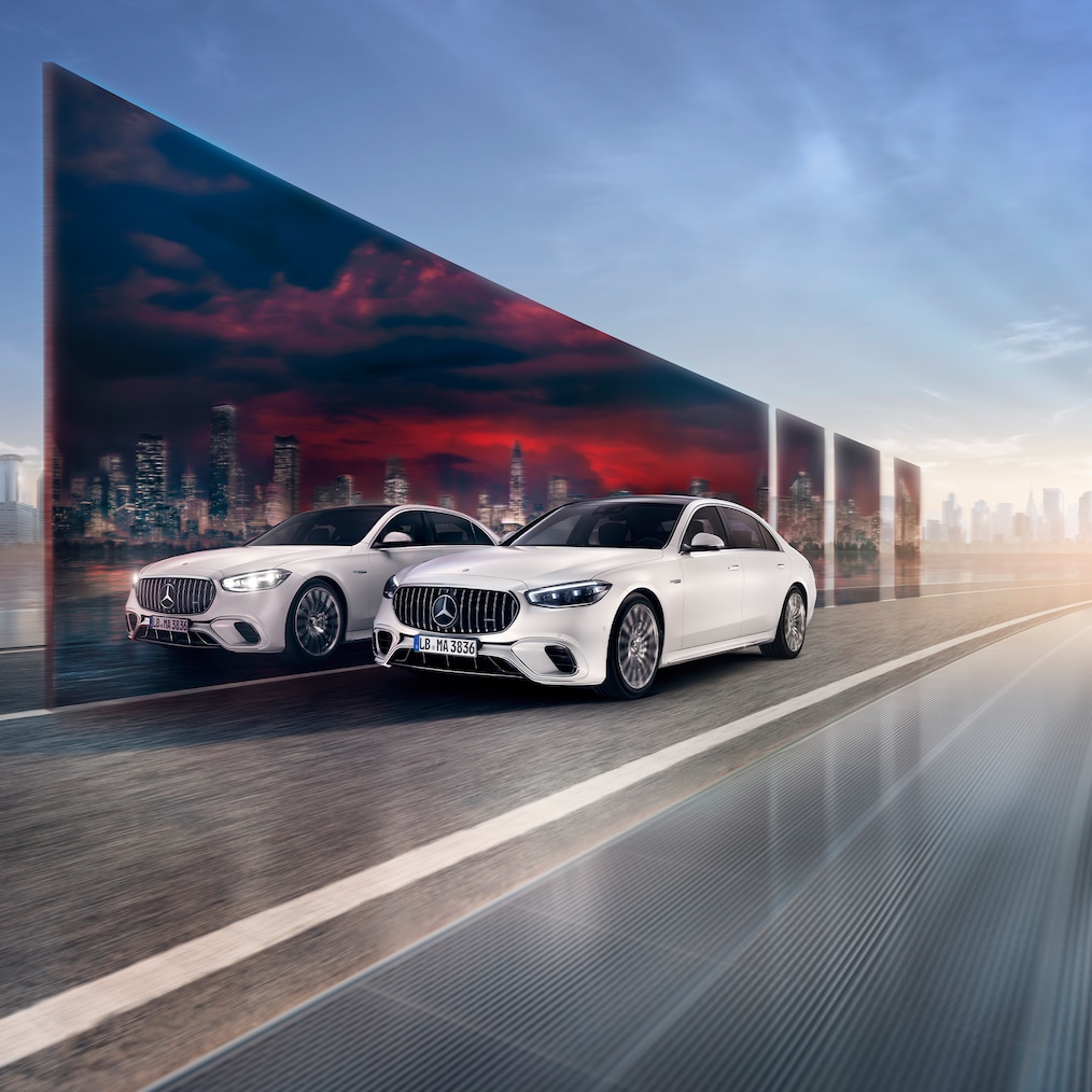 Dynamischer Blick auf den Mercedes-AMG S 63 E PERFORMANCE (Fahraufnahme).