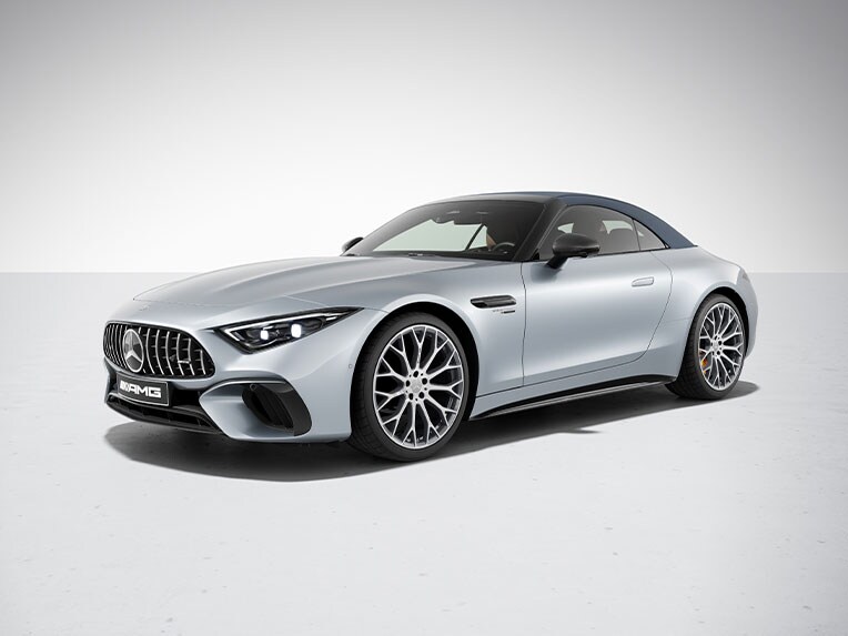 Der Mercedes-AMG SL 63 S E PERFORMANCE in einer seitlichen Frontansicht mit AMG Carbon-Paket.
