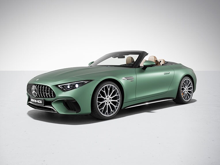 Der Mercedes-AMG SL 63 S E PERFORMANCE in einer seitlichen Frontansicht mit AMG Chrom-Paket Exterieur.