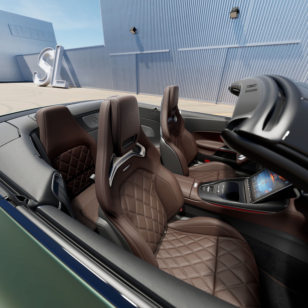 Fahrzeuginnenraum des Mercedes-AMG SL 63 S E PERFORMANCE.