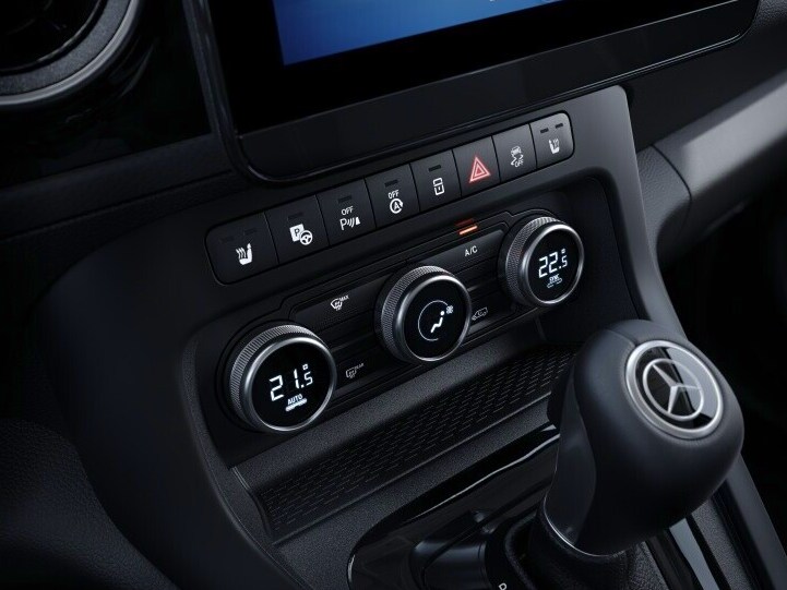 Die Klimatisierungsautomatik THERMOTRONIC im Cockpit der T-Klasse.