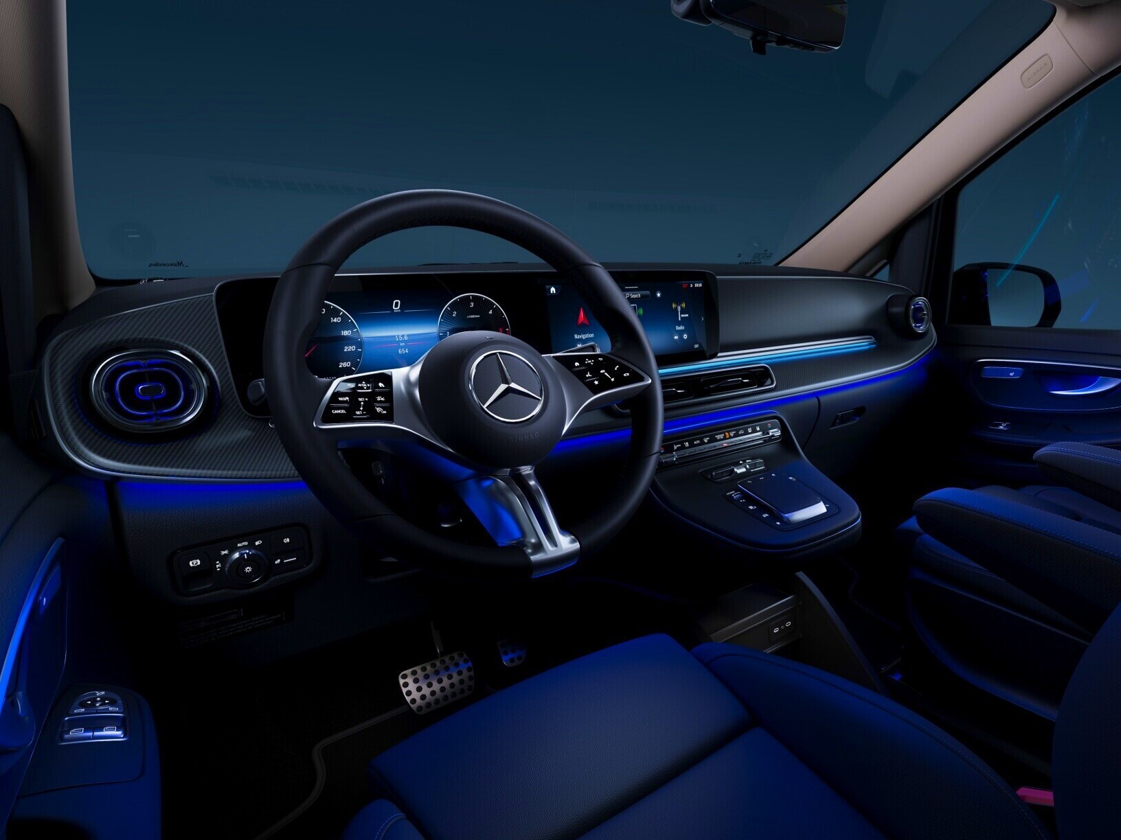 Ambientebeleuchtung in 64 Farben in der Mercedes-Benz V-Klasse Marco Polo.